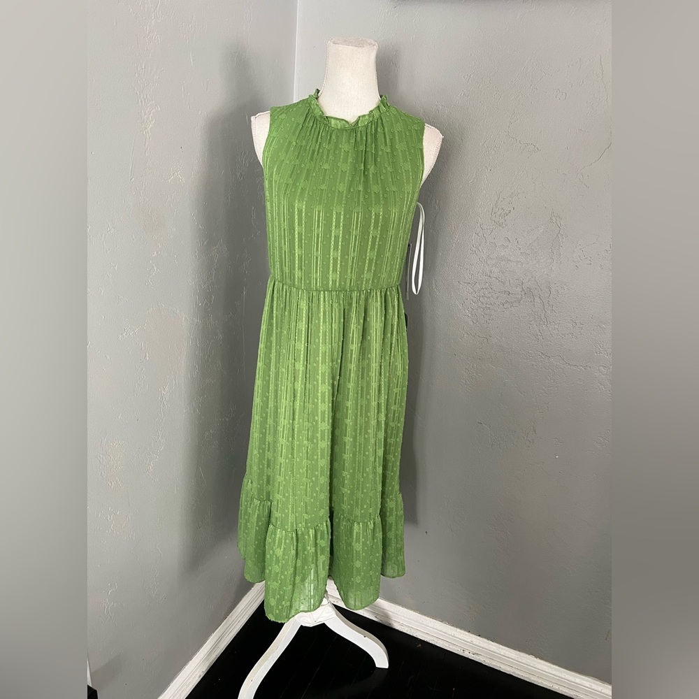 Maggy London women’s Vibrant Green Midi Dress.  Size 2